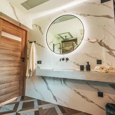 Toporowe Izby Groń