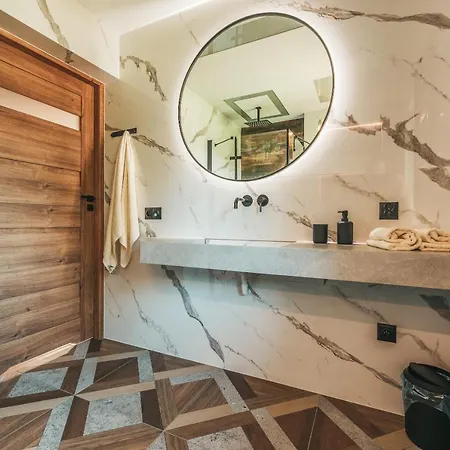 Toporowe Izby * Groń