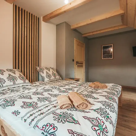 Toporowe Izby Groń